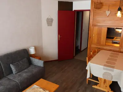 Coin salon dans l'établissement Confortable 2 pièces avec balcon, animaux admis et Wi-Fi - FR-1-502-396