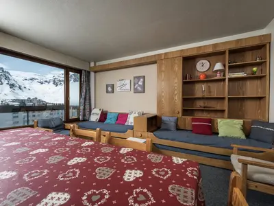 Coin salon dans l'établissement Appartement spacieux, accès direct aux pistes, balcon, accepte animaux - FR-1-502-391