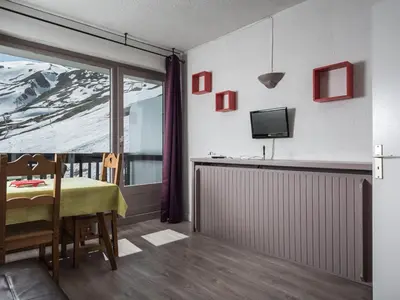 Télévision ou salle de divertissement dans l'établissement Appartement lumineux, accès pistes, balcon, animaux admis - FR-1-502-411
