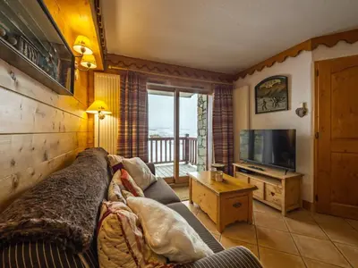 Télévision ou salle de divertissement dans l'établissement Appartement confortable entre pistes et commerces avec WIFI et terrasse - FR-1-502-392
