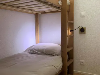 Un ou plusieurs lits dans un hébergement de l'établissement Appartement confortable skis aux pieds avec balcon, 6 pers, Tignes - FR-1-502-398