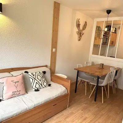Appartement confortable skis aux pieds avec balcon