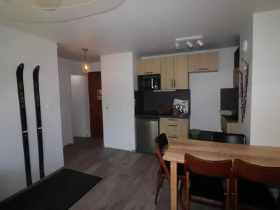 Cuisine ou kitchenette dans l'établissement Appartement rénové pour 4 pers. avec balcon et WIFI, proche pistes - FR-1-502-406