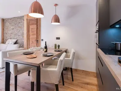 Cuisine ou kitchenette dans l'établissement Appartement rénové 2 pièces cabine à Tignes Val Claret - FR-1-502-407