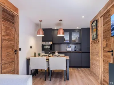 Cuisine ou kitchenette dans l'établissement Appartement rénové 2 pièces cabine à Tignes Val Claret - FR-1-502-407