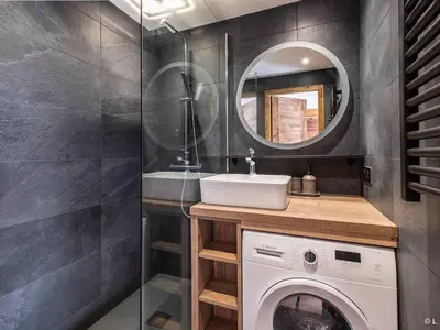 Salle de bains dans l'établissement Appartement rénové 2 pièces cabine à Tignes Val Claret - FR-1-502-407