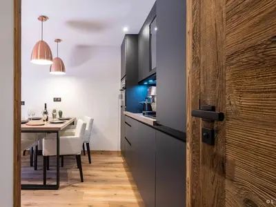 Cuisine ou kitchenette dans l'établissement Appartement rénové 2 pièces cabine à Tignes Val Claret - FR-1-502-407