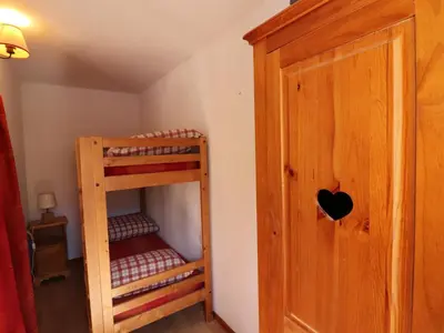 Un ou plusieurs lits dans un hébergement de l'établissement Studio lumineux & fonctionnel, proche pistes avec balcon - FR-1-502-413