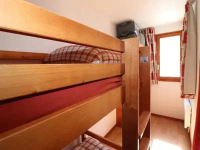 Un ou plusieurs lits dans un hébergement de l'établissement Studio lumineux & fonctionnel, proche pistes avec balcon - FR-1-502-413