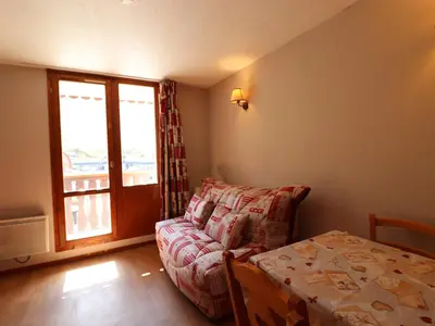 Un ou plusieurs lits dans un hébergement de l'établissement Studio lumineux & fonctionnel, proche pistes avec balcon - FR-1-502-413