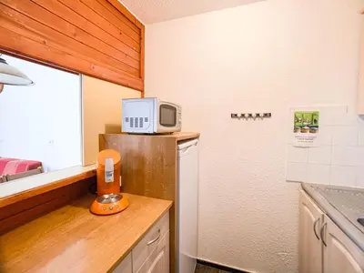 Cuisine ou kitchenette dans l'établissement Appartement lumineux Départ et retour skis aux pieds Balcon - FR-1-502-401