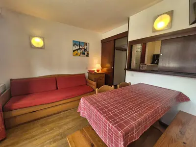 Coin salon dans l'établissement Studio 4 pers. pieds des pistes avec balcon à Tignes - FR-1-502-409