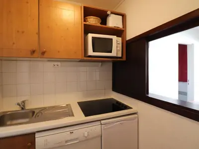 Cuisine ou kitchenette dans l'établissement Studio 4 pers. pieds des pistes avec balcon à Tignes - FR-1-502-409