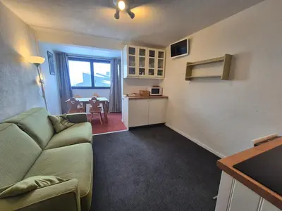 Cuisine ou kitchenette dans l'établissement Studio confort skis aux pieds, animaux admis, Tignes - FR-1-502-412