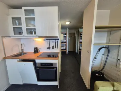 Cuisine ou kitchenette dans l'établissement Studio confort skis aux pieds, animaux admis, Tignes - FR-1-502-412