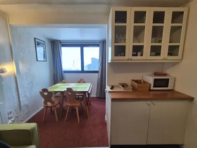 Cuisine ou kitchenette dans l'établissement Studio confort skis aux pieds, animaux admis, Tignes - FR-1-502-412