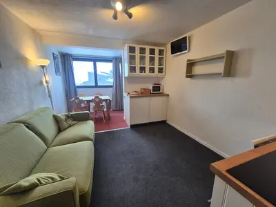 Cuisine ou kitchenette dans l'établissement Studio confort skis aux pieds, animaux admis, Tignes - FR-1-502-412