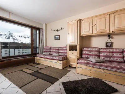 Coin salon dans l'établissement Studio lumineux 4 pers, accès direct pistes, balcon sud-est - FR-1-502-426
