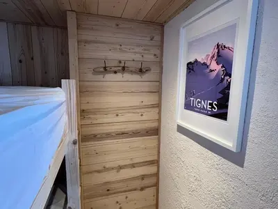 Un ou plusieurs lits dans un hébergement de l'établissement Studio rénové à Tignes, proche pistes, balcon, animaux acceptés - FR-1-502-417