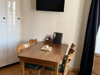 Télévision ou salle de divertissement dans l'établissement Studio rénové à Tignes, proche pistes, balcon, animaux acceptés - FR-1-502-417