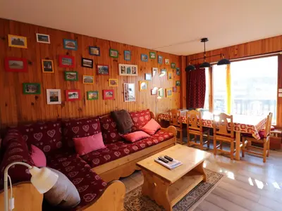 Coin salon dans l'établissement Appartement Confort 3 Pièces, Balcon, Animaux Admis, 8 Pers., Wifi, Pied des Pistes - FR-1-502-440