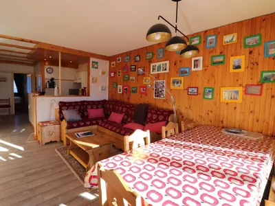 Coin salon dans l'établissement Appartement Confort 3 Pièces, Balcon, Animaux Admis, 8 Pers., Wifi, Pied des Pistes - FR-1-502-440