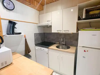 Cuisine ou kitchenette dans l'établissement Appartement Confort 3 Pièces, Balcon, Animaux Admis, 8 Pers., Wifi, Pied des Pistes - FR-1-502-440