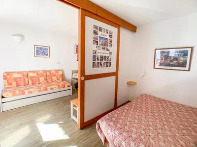 Un ou plusieurs lits dans un hébergement de l'établissement Studio lumineux avec balcon, au pied des pistes, Tignes Val Claret - FR-1-502-414