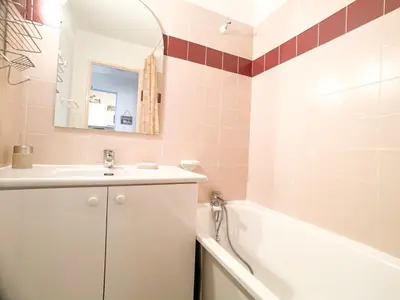 Salle de bains dans l'établissement Studio lumineux avec balcon, au pied des pistes, Tignes Val Claret - FR-1-502-414