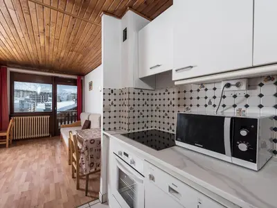 Cuisine ou kitchenette dans l'établissement Tignes: Apt 8 pers, Animaux Acceptés, Balcon - FR-1-502-442