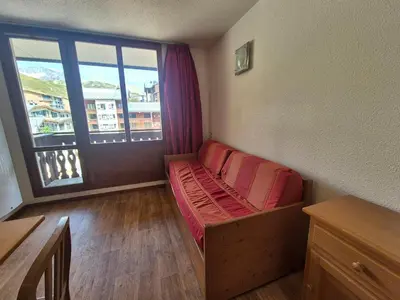 Coin salon dans l'établissement Studio fonctionnel proche des pistes avec balcon, animaux admis - FR-1-502-429