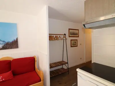 Cuisine ou kitchenette dans l'établissement Studio rénové avec balcon, proche pistes, animaux acceptés - FR-1-502-415