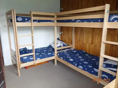 Un ou plusieurs lits dans un hébergement de l'établissement Appartement lumineux au pied des pistes avec balcon à Tignes - FR-1-502-438