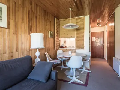 Coin salon dans l'établissement Appartement lumineux au pied des pistes avec balcon à Tignes - FR-1-502-438
