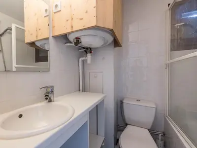 Salle de bains dans l'établissement Studio cabine 4 pers · Proche pistes · Balcon - FR-1-502-428