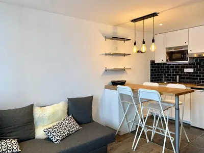 Cuisine ou kitchenette dans l'établissement Studio rénové avec balcon, proche des pistes à Tignes, WiFi inclus - FR-1-502-435