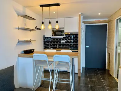 Cuisine ou kitchenette dans l'établissement Studio rénové avec balcon, proche des pistes à Tignes, WiFi inclus - FR-1-502-435