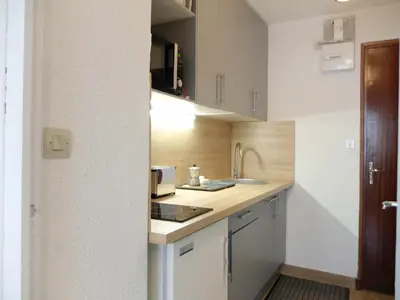 Cuisine ou kitchenette dans l'établissement Confort Studio 3 Pers · Proche pistes · WIFI - FR-1-502-436