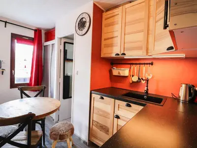 Cuisine ou kitchenette dans l'établissement Studio lumineux proche pistes & commerces, balcon - FR-1-502-439