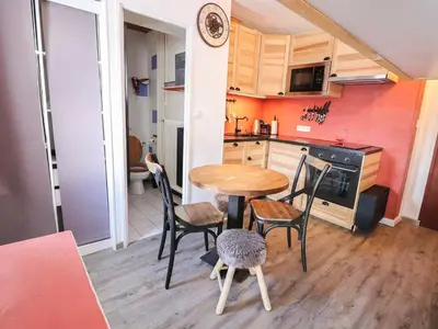 Cuisine ou kitchenette dans l'établissement Studio lumineux proche pistes & commerces, balcon - FR-1-502-439