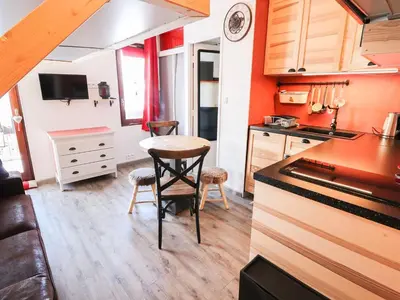 Cuisine ou kitchenette dans l'établissement Studio lumineux proche pistes & commerces, balcon - FR-1-502-439