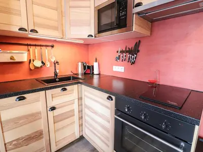 Cuisine ou kitchenette dans l'établissement Studio lumineux proche pistes & commerces, balcon - FR-1-502-439