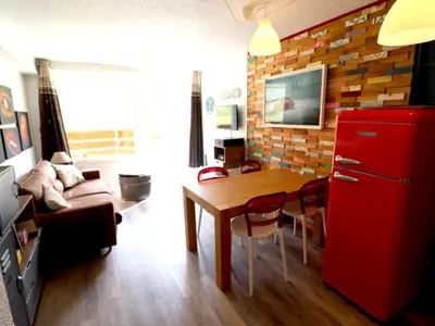 Télévision ou salle de divertissement dans l'établissement Studio lumineux au pied des pistes avec balcon sud - Animaux admis - FR-1-502-432
