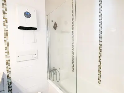 Salle de bains dans l'établissement Studio lumineux au pied des pistes avec balcon sud - Animaux admis - FR-1-502-432