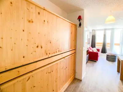 Un ou plusieurs lits dans un hébergement de l'établissement Studio lumineux au pied des pistes avec balcon sud - Animaux admis - FR-1-502-432