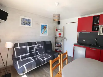 Cuisine ou kitchenette dans l'établissement Studio rénové proche pistes et commerces avec balcon - FR-1-502-425