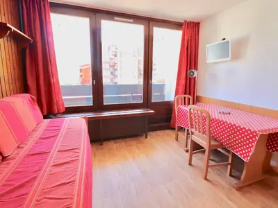 Un ou plusieurs lits dans un hébergement de l'établissement Studio Fonctionnel Proche Pistes avec Balcon - FR-1-502-444