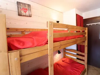 Un ou plusieurs lits dans un hébergement de l'établissement Studio confortable avec balcon à Tignes Le Lac pour 4 personnes - FR-1-502-449