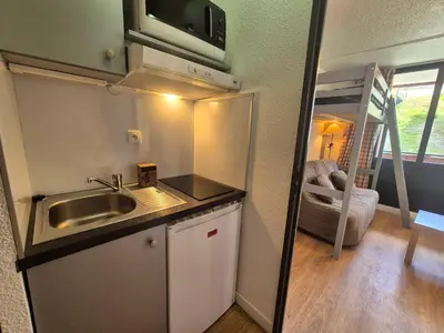 Cuisine ou kitchenette dans l'établissement Studio Confort 3 Pers, Balcon, Animaux Acceptés - FR-1-502-450