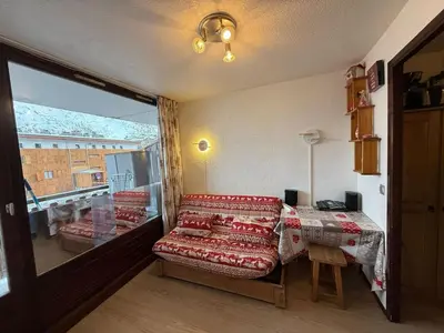 Coin salon dans l'établissement Studio Cabine à Tignes Le Lac avec Balcon et Casier à Skis - FR-1-502-452